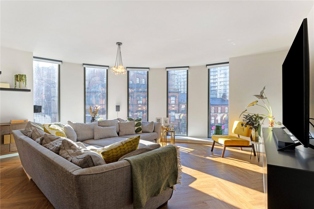 Property photo 1 of 24 Living Area