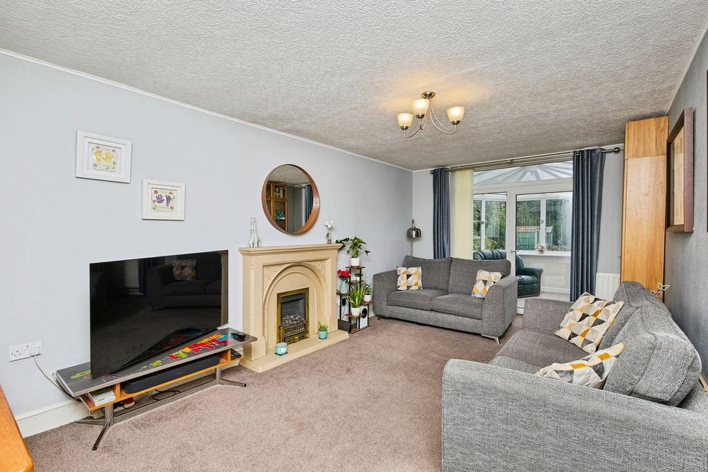 Property photo 2 of 25 Lounge