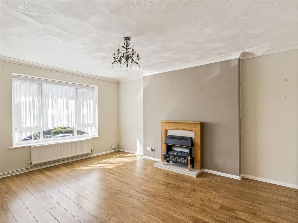 Property photo 2 of 12 31 Chesham Close-007.Jpg