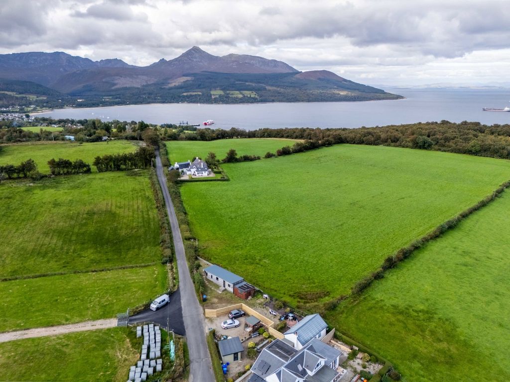 Property photo 2 of 53 4570902