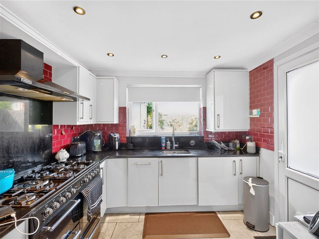 Property photo 3 of 13 Kitchen