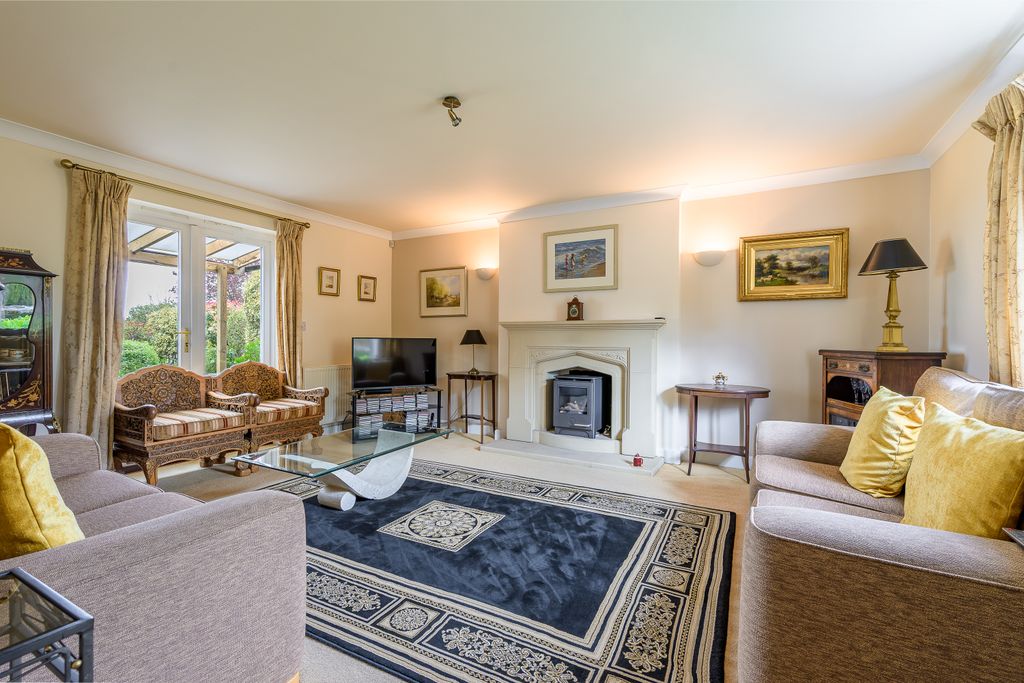 Property photo 3 of 46 Sitting Room