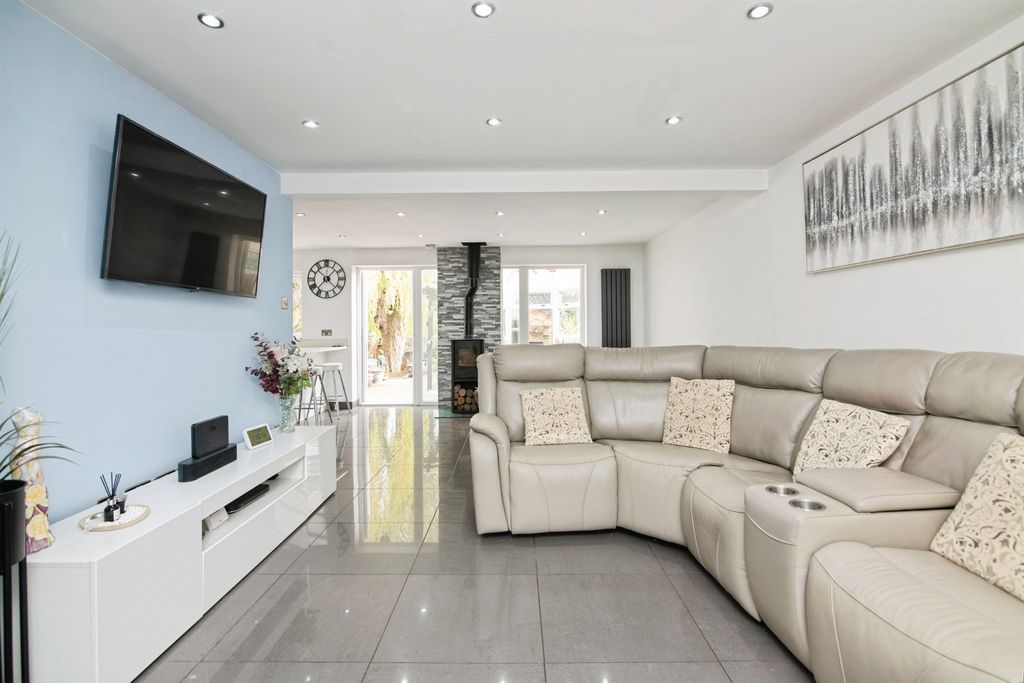 Property photo 3 of 24