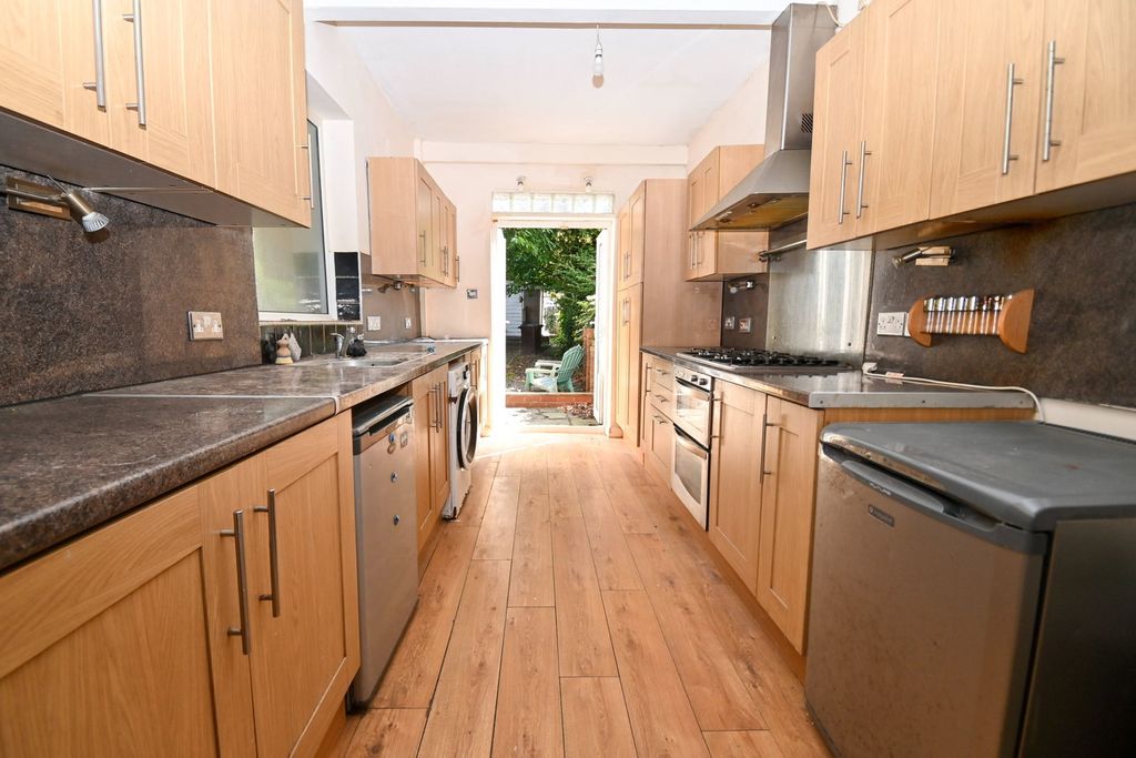 Property photo 2 of 25
