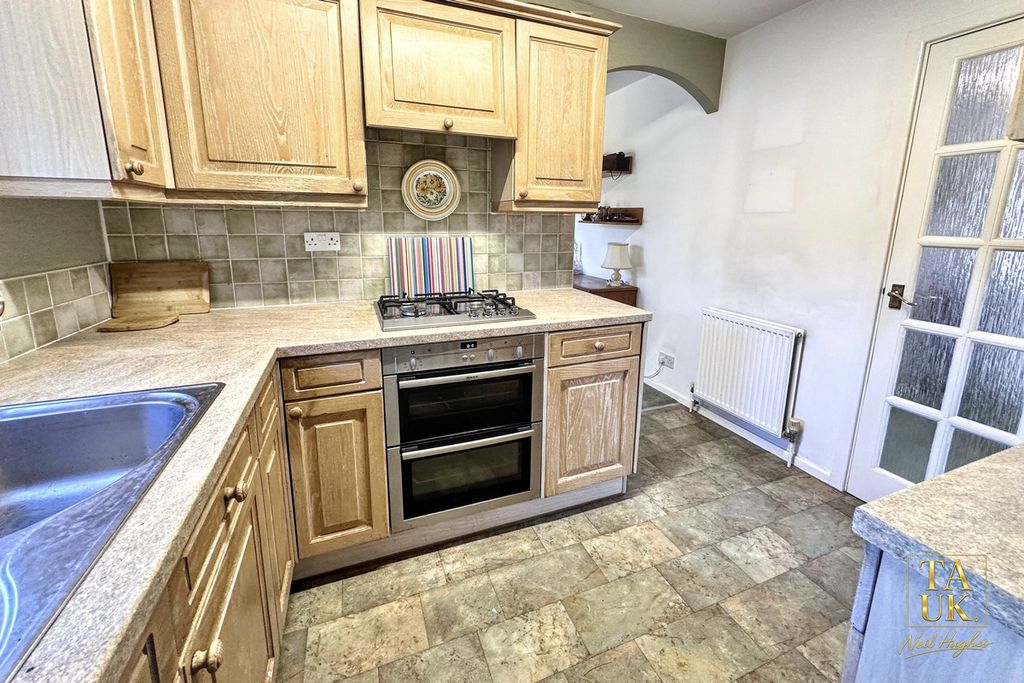 Property photo 2 of 20