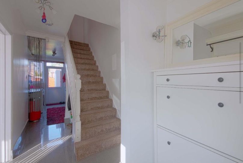 Property photo 2 of 18 Entrance Hall