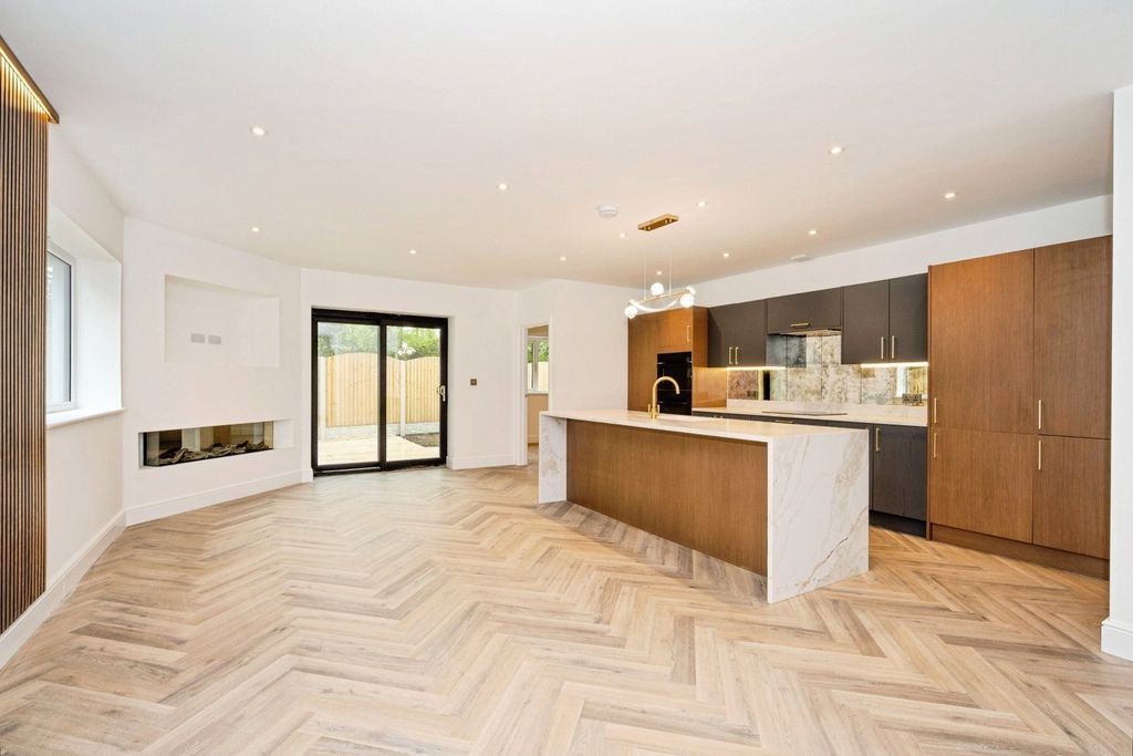 Property photo 2 of 11 Living/Kitchen