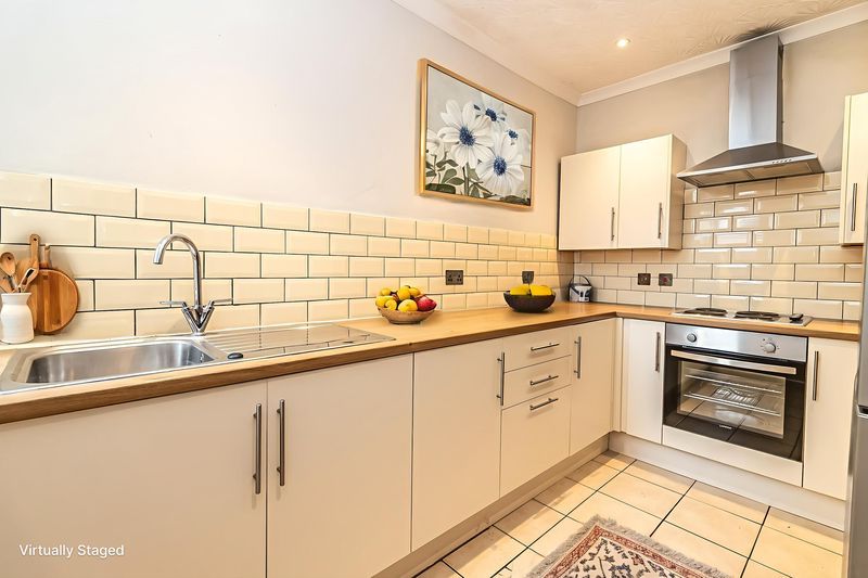 Property photo 3 of 11 Kitchen