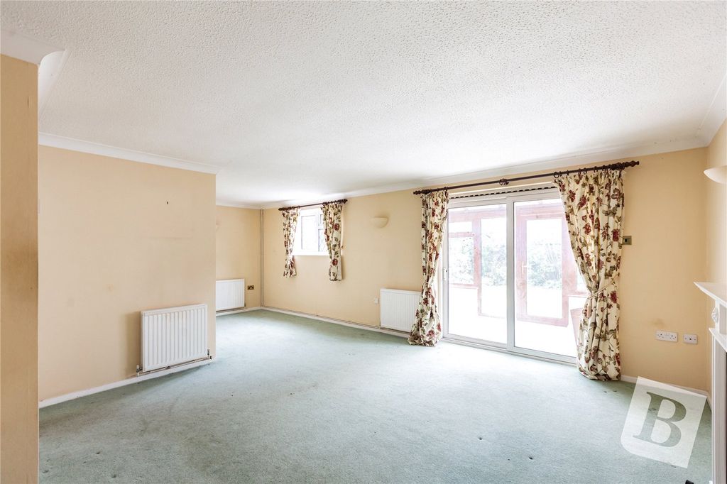 Property photo 2 of 16 Living Room