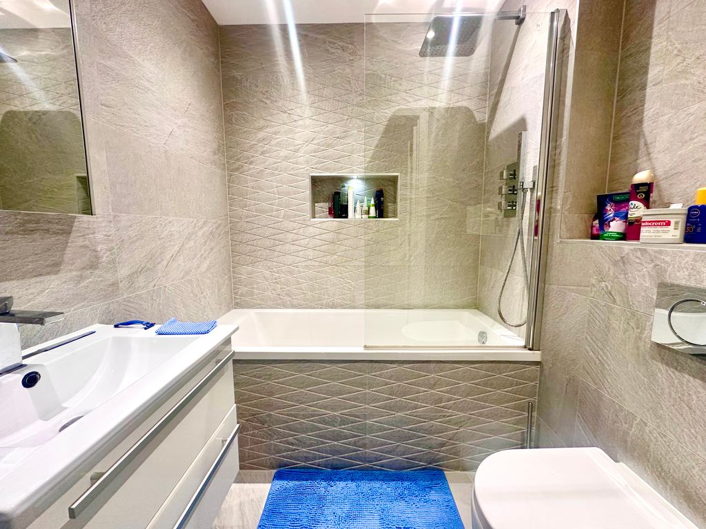 Property photo 3 of 7 Bathroom