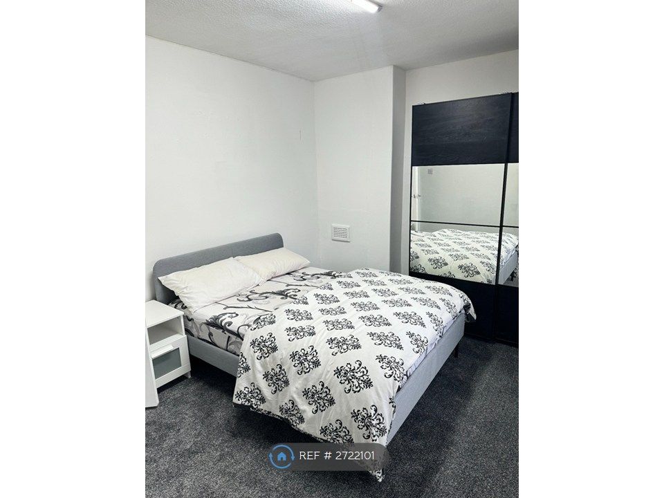 Property photo 2 of 7 Bed 1