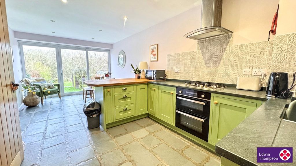 Property photo 1 of 28