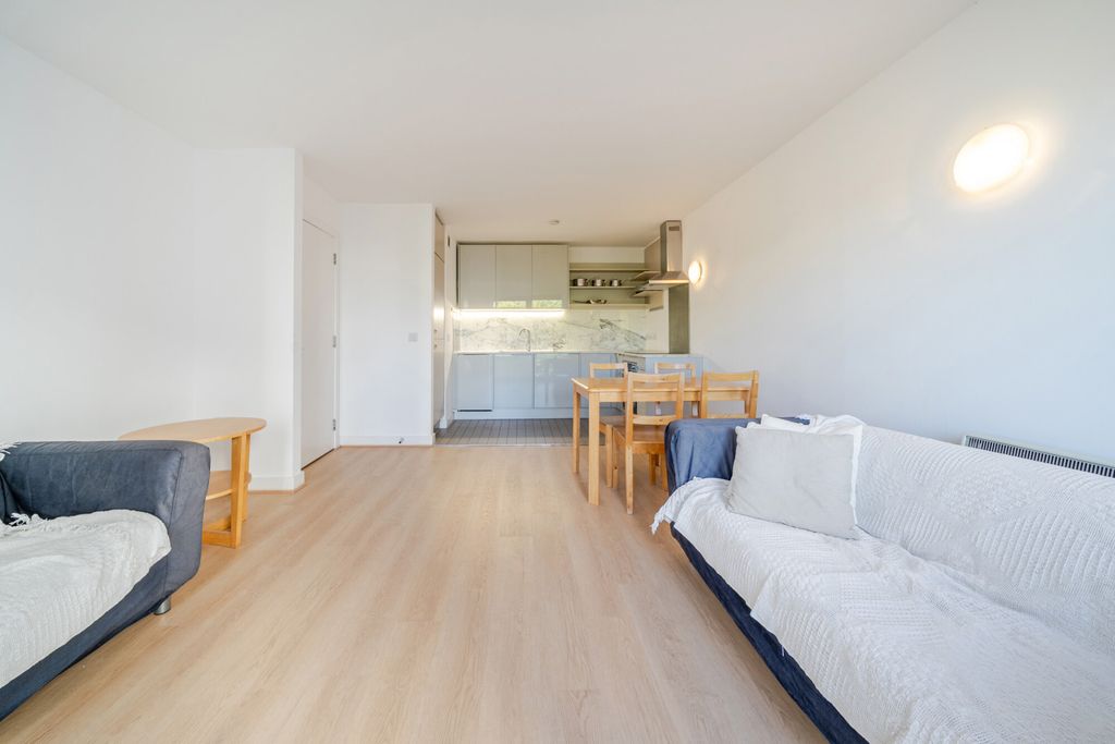 Property photo 3 of 19 1527619-4-6Abe9Ad...