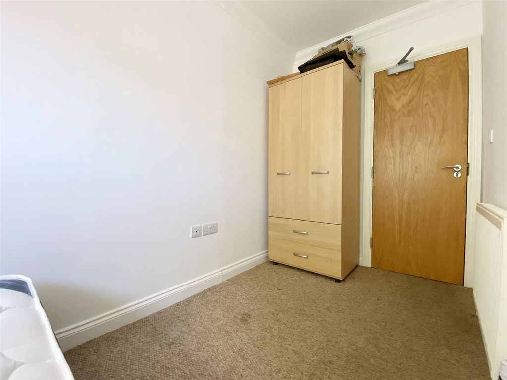 Property photo 2 of 13 Room 6 (2).Jpg