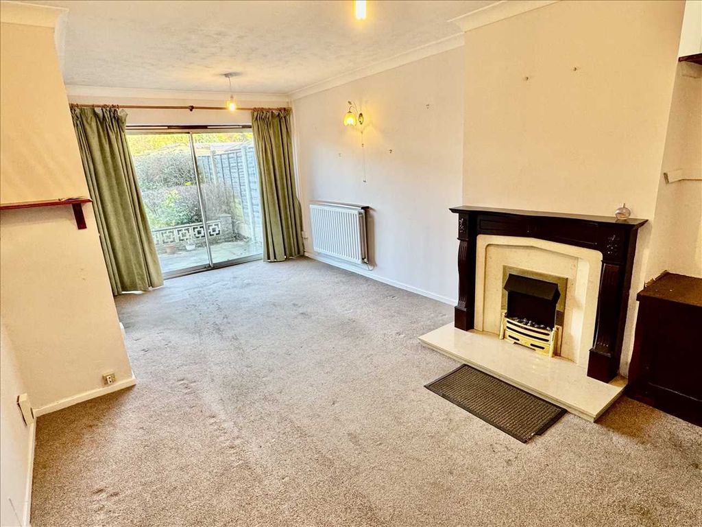 Property photo 3 of 11 Living Room