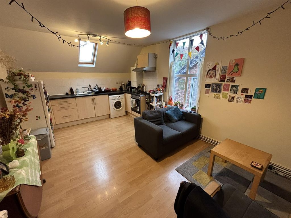 Property photo 2 of 13 Lounge Kitchen