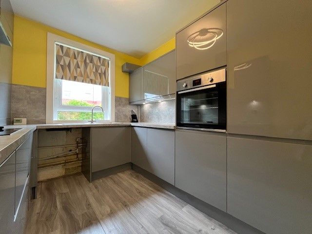 Property photo 3 of 12 Kitchen