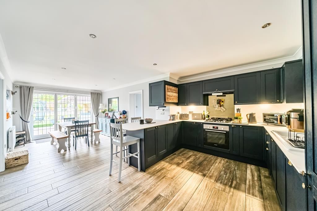 Property photo 3 of 27 Kitchen