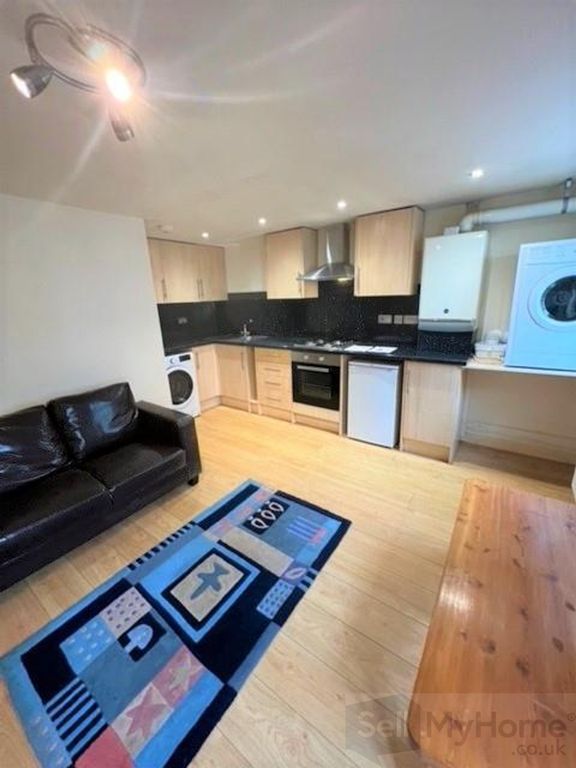 Property photo 2 of 10 Lounge Kitchen