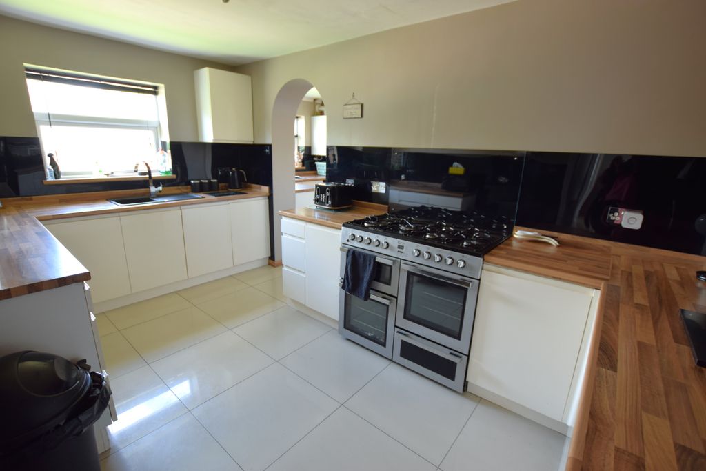 Property photo 2 of 30 Kitchen