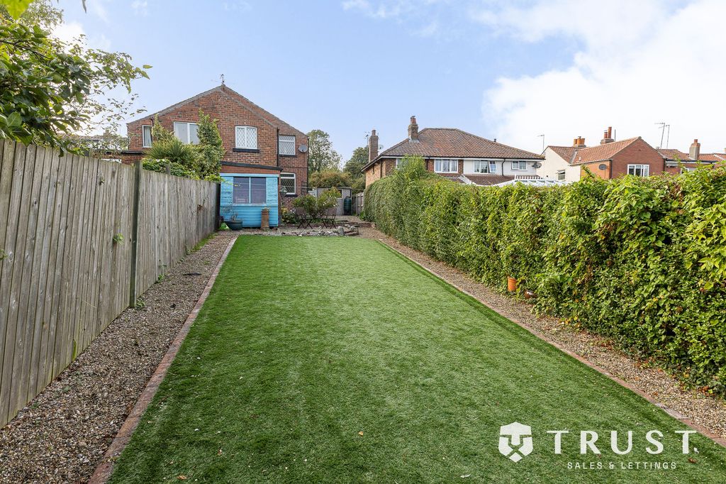 Property photo 2 of 46