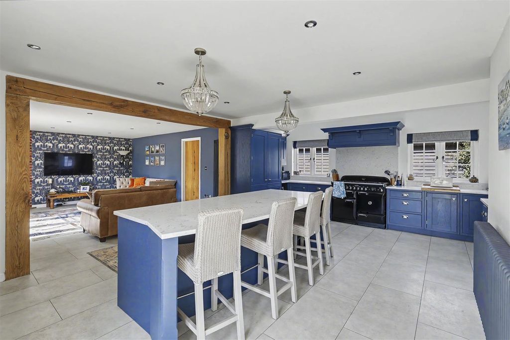 Property photo 2 of 41