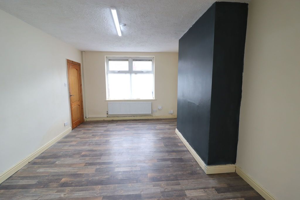 Property photo 3 of 19 Photograph 3