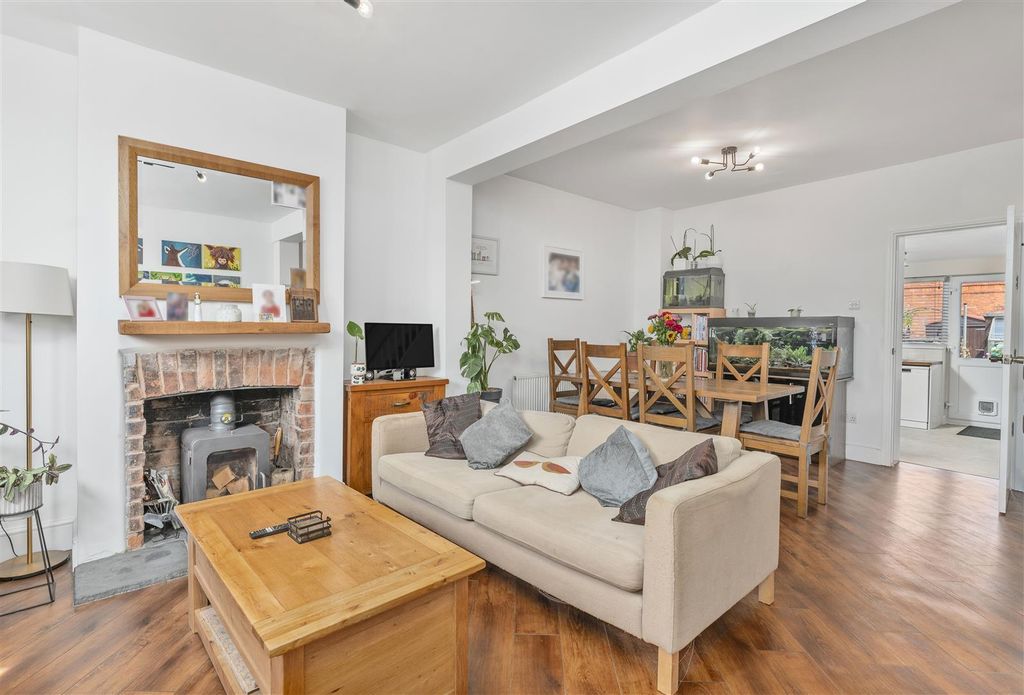 Property photo 1 of 15 104 West Street, Banbury-4.Jpg