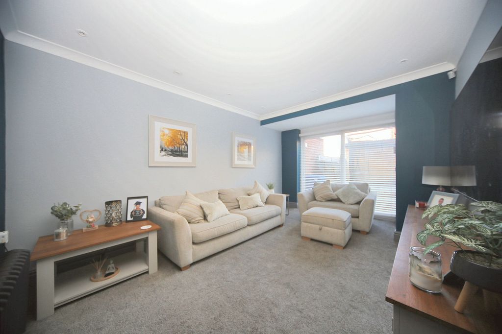 Property photo 2 of 32