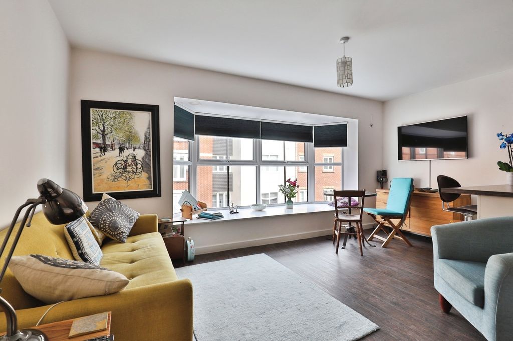 Property photo 2 of 17 Photo