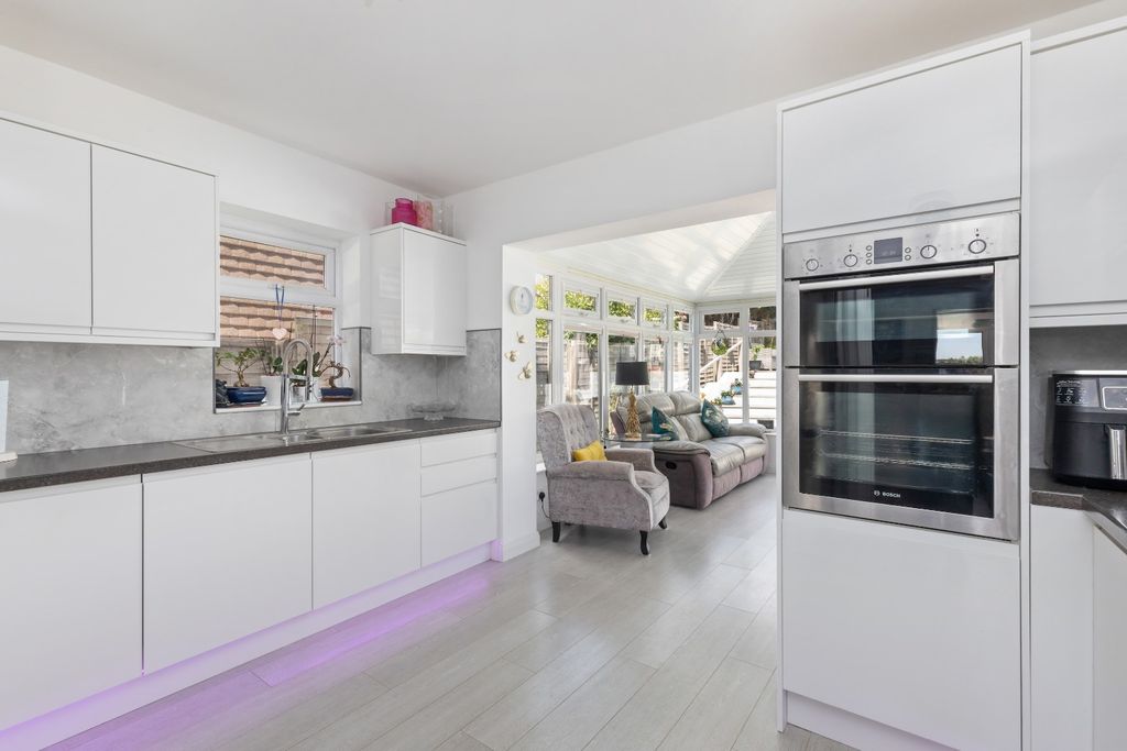 Property photo 3 of 17 5381826