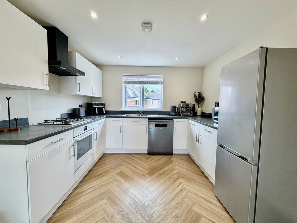 Property photo 3 of 42