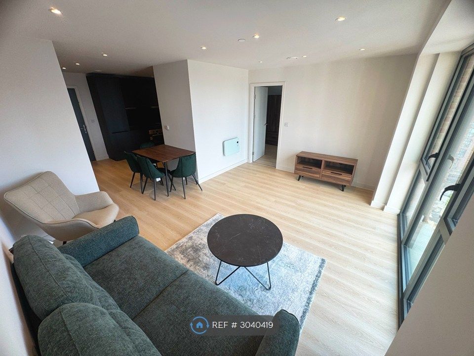 Property photo 2 of 35 Living Room