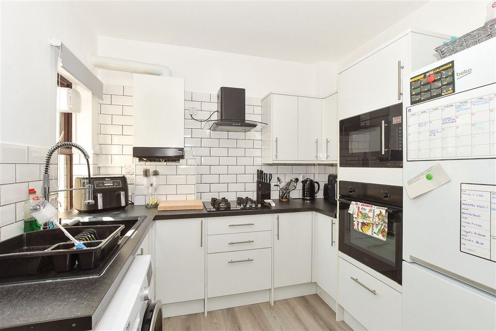 Property photo 3 of 6 Kitchen/ Lounge