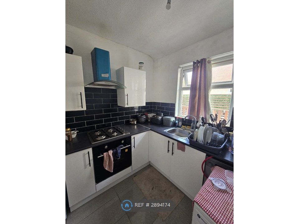Property photo 3 of 16 Kitchen