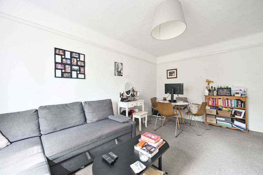 Property photo 3 of 7