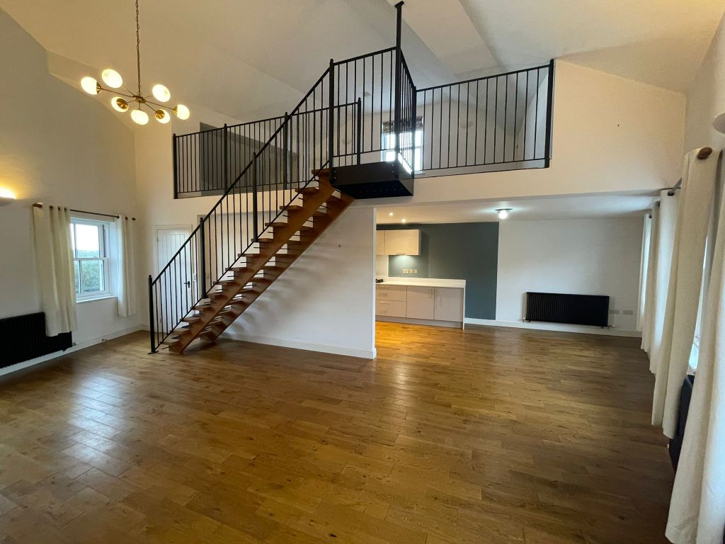 Property photo 2 of 18 Lounge