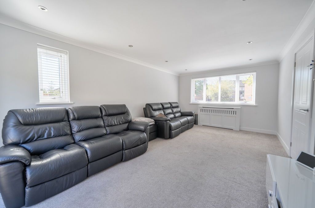 Property photo 3 of 15 Photo 16