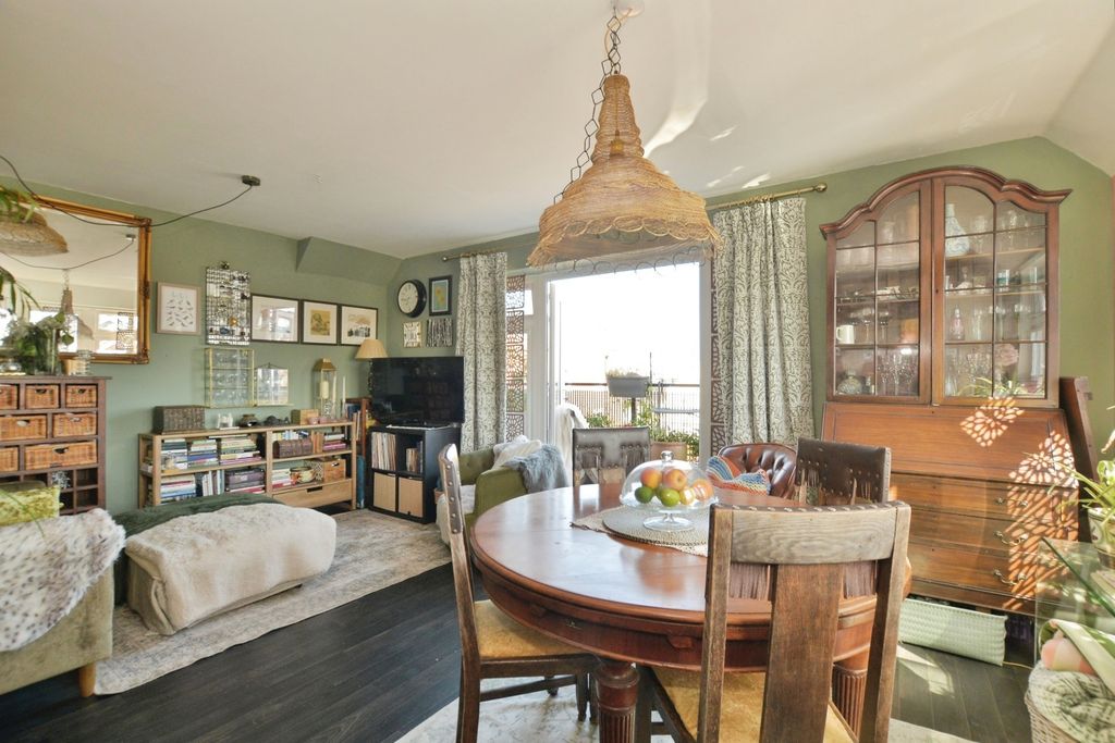 Property photo 2 of 14 Open Plan
