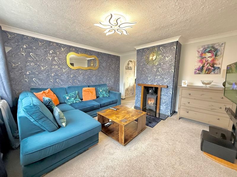 Property photo 3 of 17 Lounge