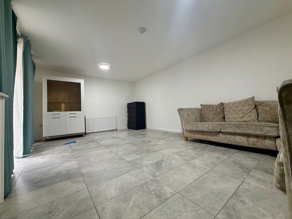 Property photo 1 of 7 Copthorne Mews, Hayes Ub3 4Bn