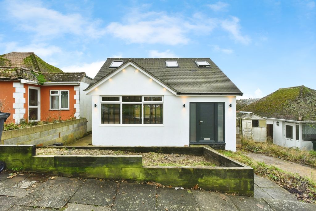 Property photo 1 of 20 Front