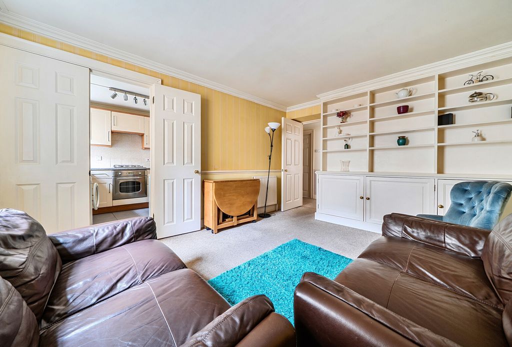 Property photo 2 of 10 Sitting Room