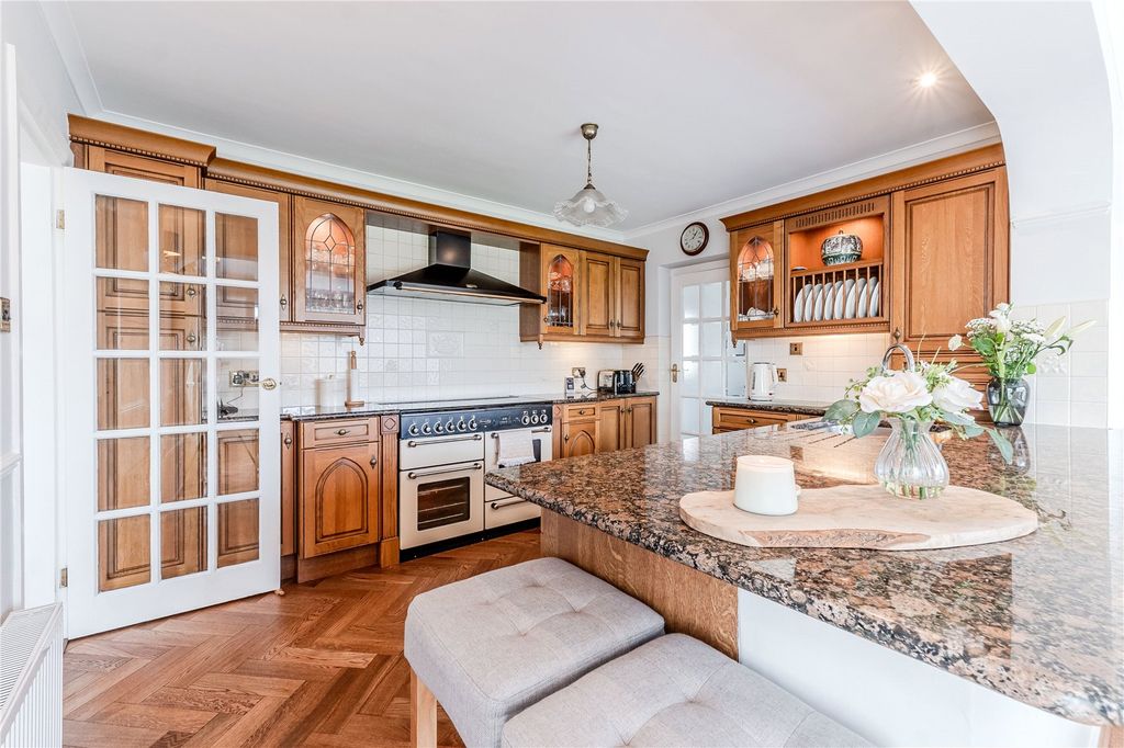Property photo 2 of 24 Dining Kitchen