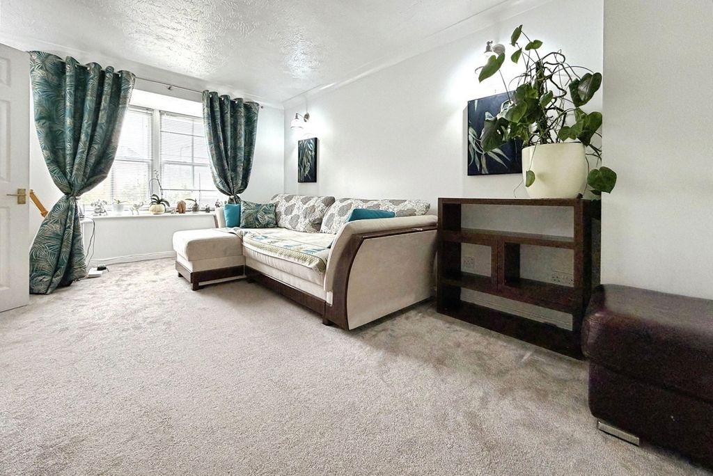 Property photo 3 of 11 Pbox-Img.Jpg