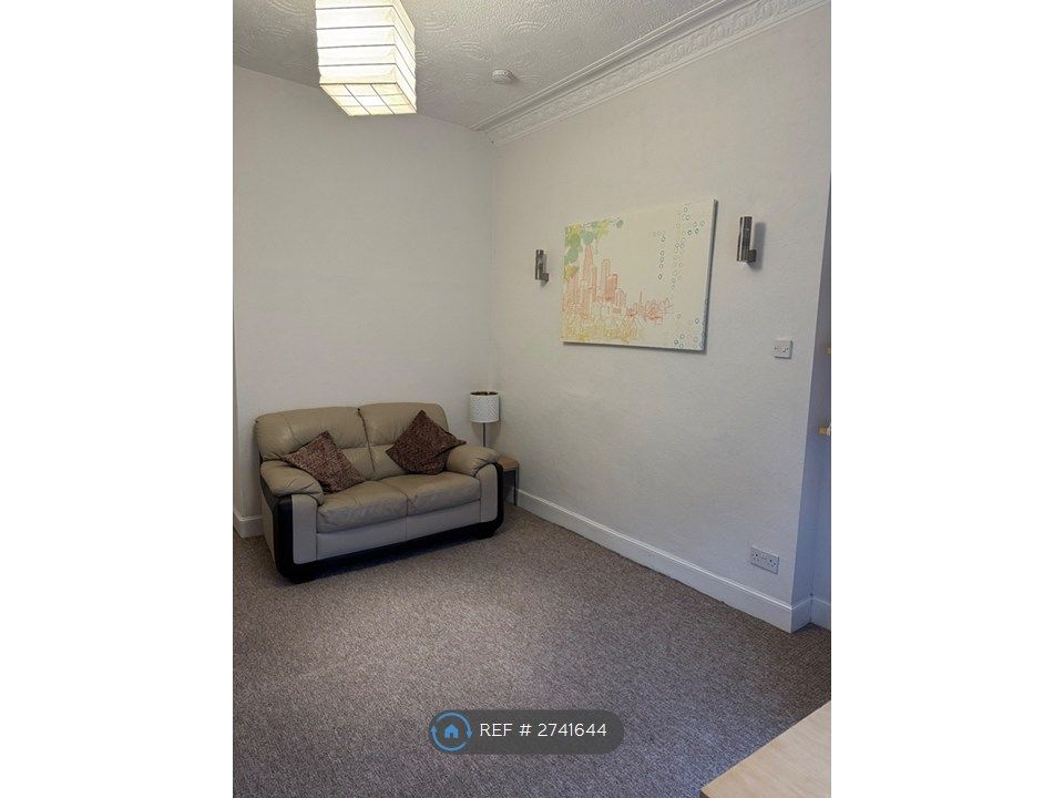 Property photo 2 of 13 Lounge