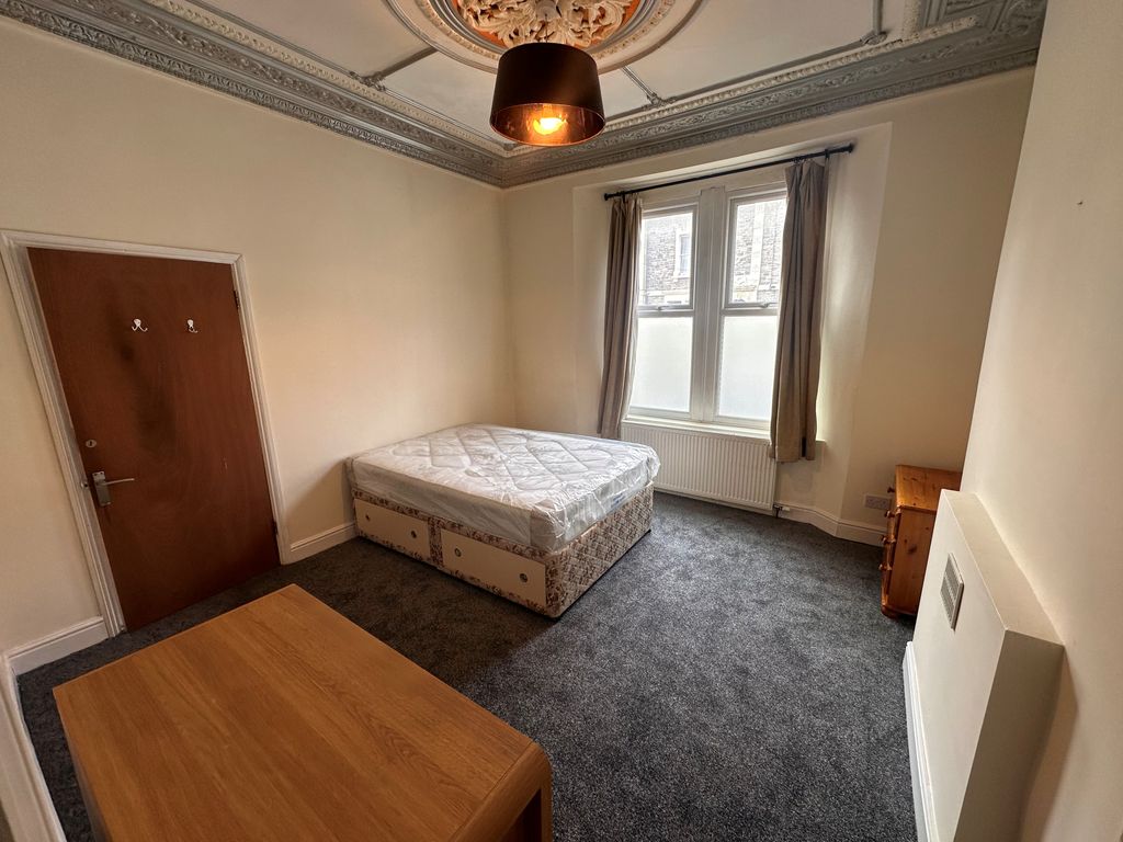 Property photo 2 of 13 Bedroom 5 - Furnished