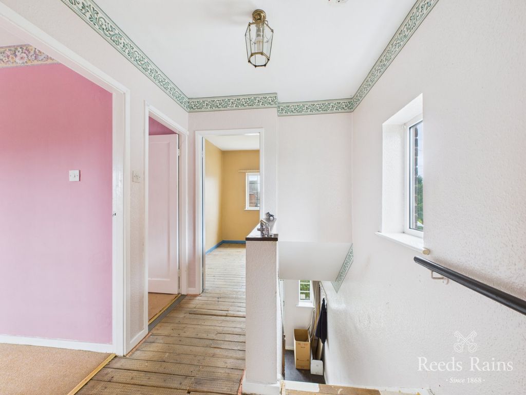 Property photo 3 of 20 Landing