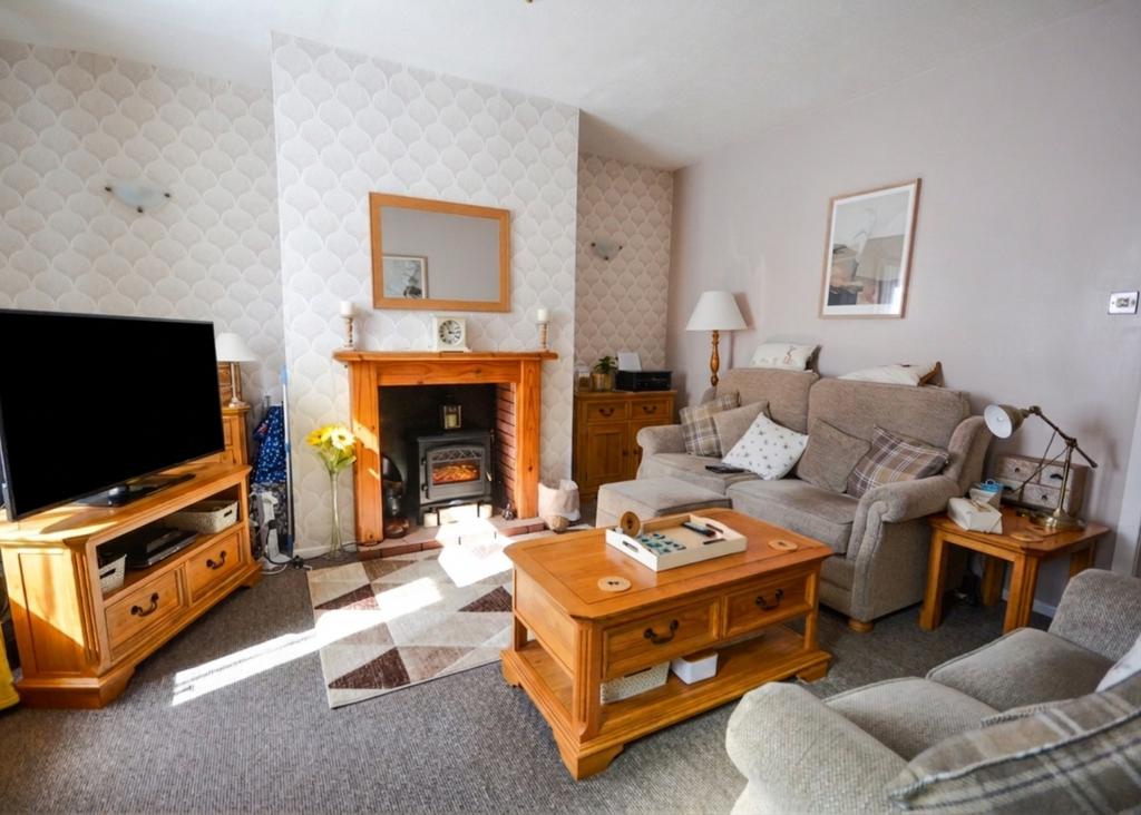 Property photo 3 of 11 Living Room