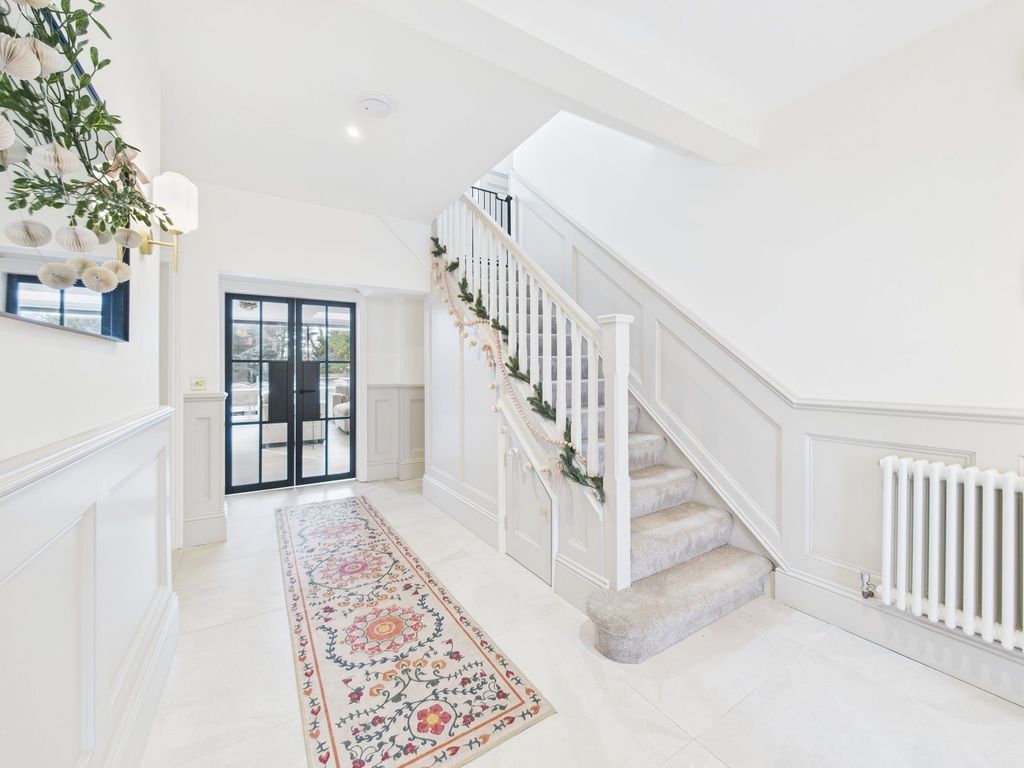 Property photo 3 of 32